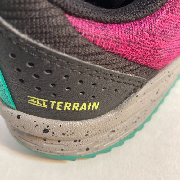 Kids Neon New Balance size 2 - Picture 8 of 10